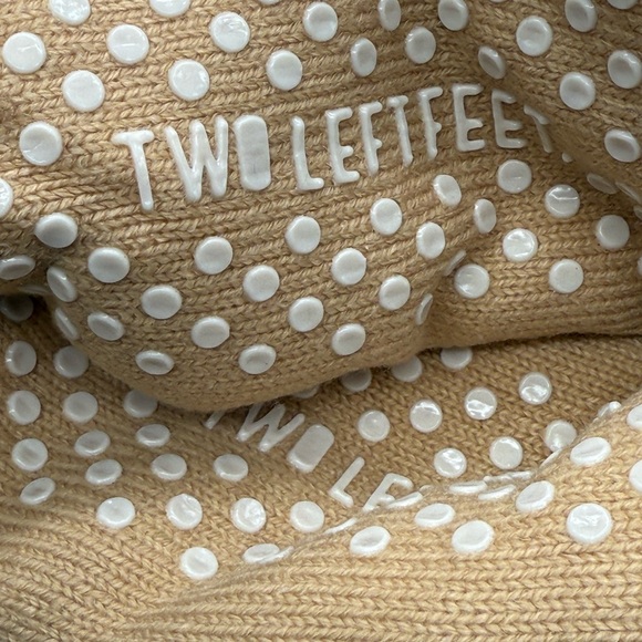 Two Left Feet Bah Humpug Anti-Slip Slipper Socks Cozy Fuzzy Pug NWT Christmas - Picture 4 of 8